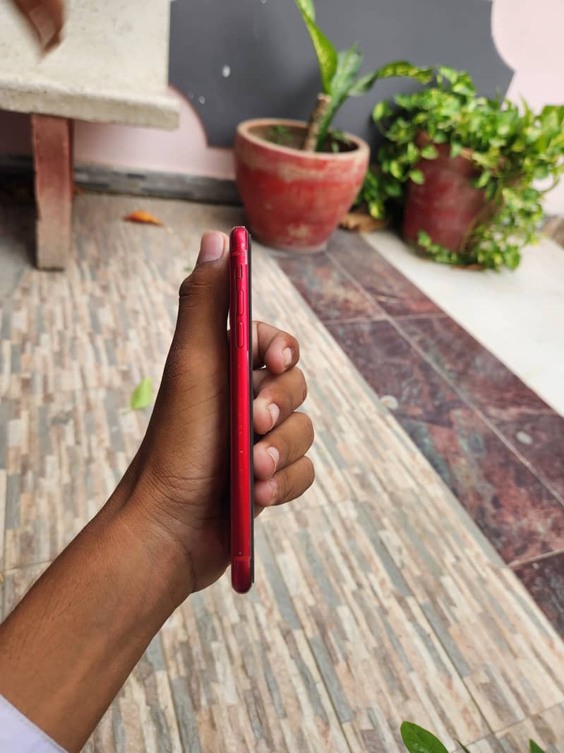Apple iPhone 11 4