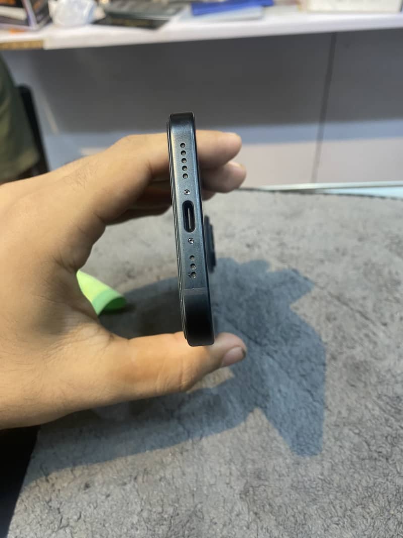 Apple iPhone 15 4