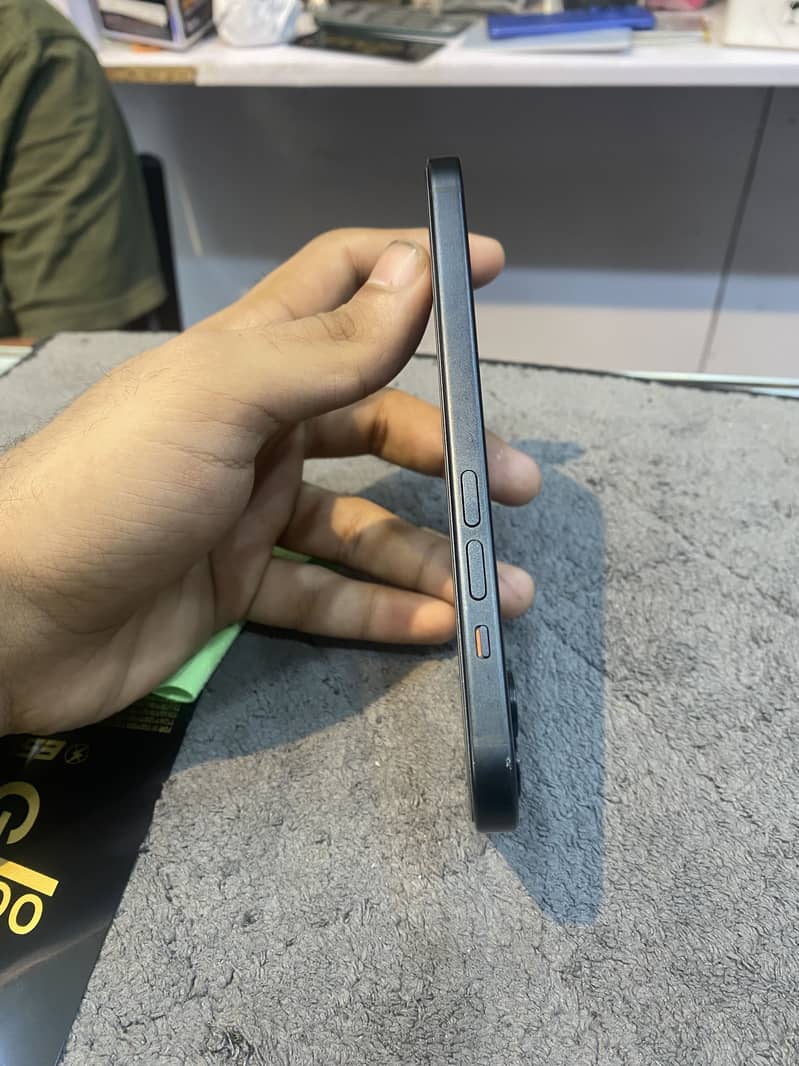 Apple iPhone 15 5