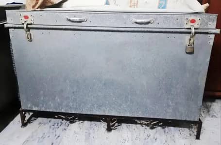 full size Ki petti hai (Trunk) new condition hai