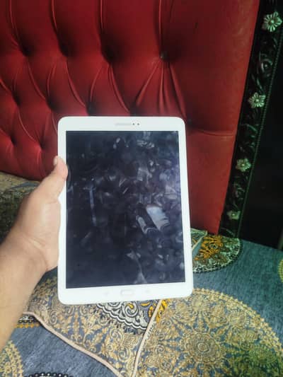 Samsung Glaxay S2 Tab 10 inch Amoled display Wala