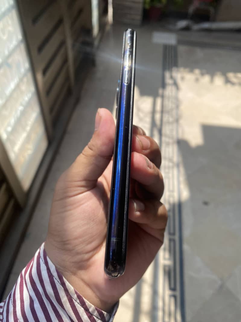 Apple iPhone 11 Pro Max 2