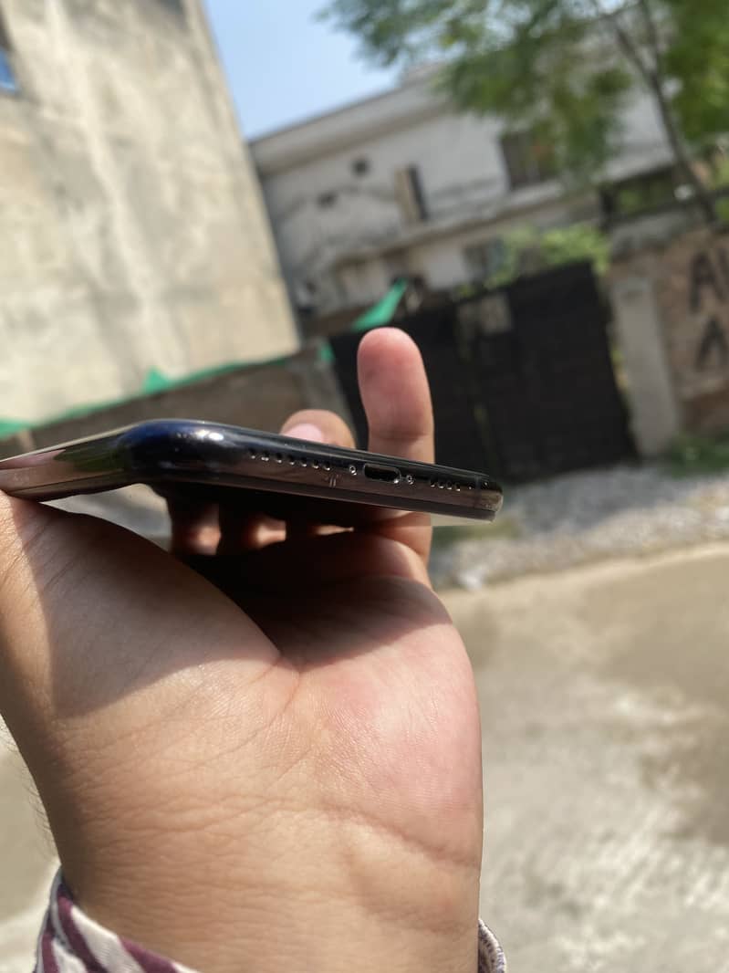 Apple iPhone 11 Pro Max 3