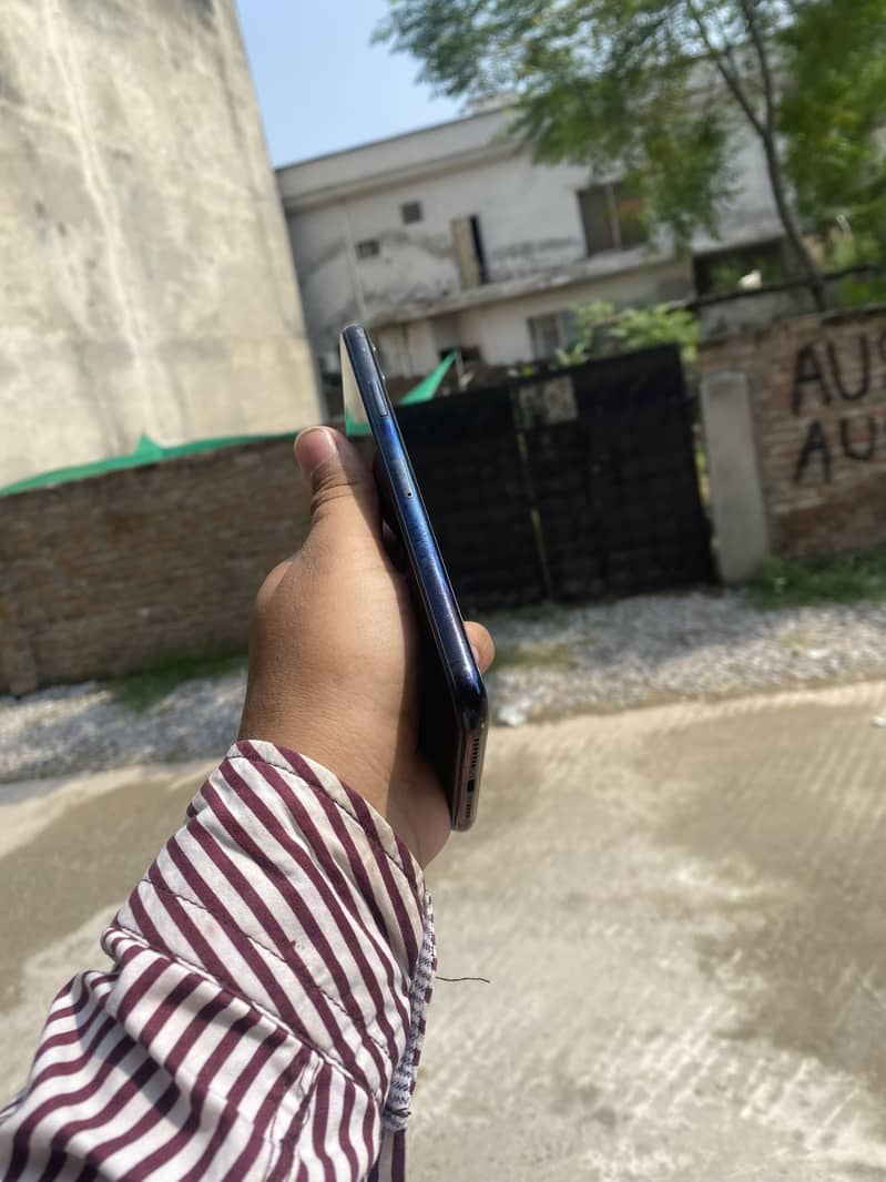 Apple iPhone 11 Pro Max 4