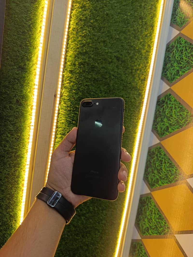 Apple iPhone 7 Plus 0