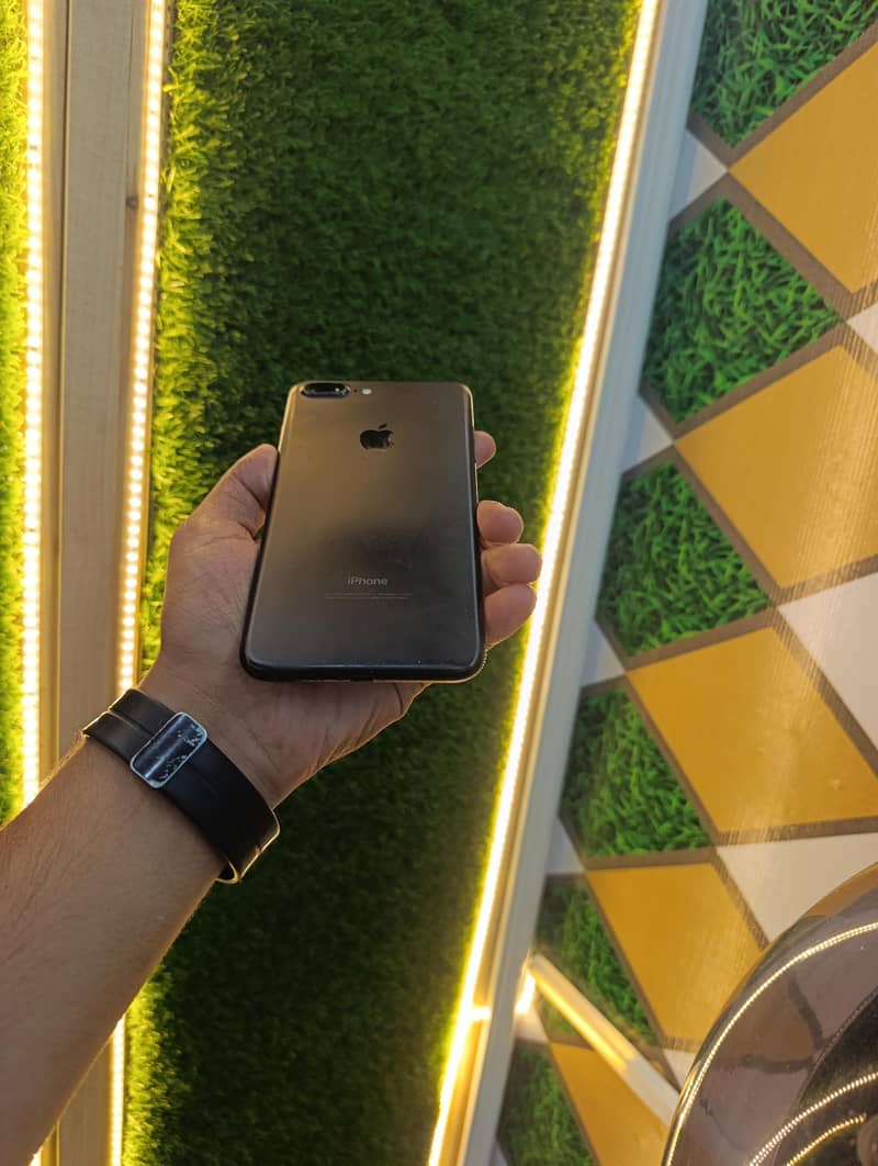 Apple iPhone 7 Plus 1
