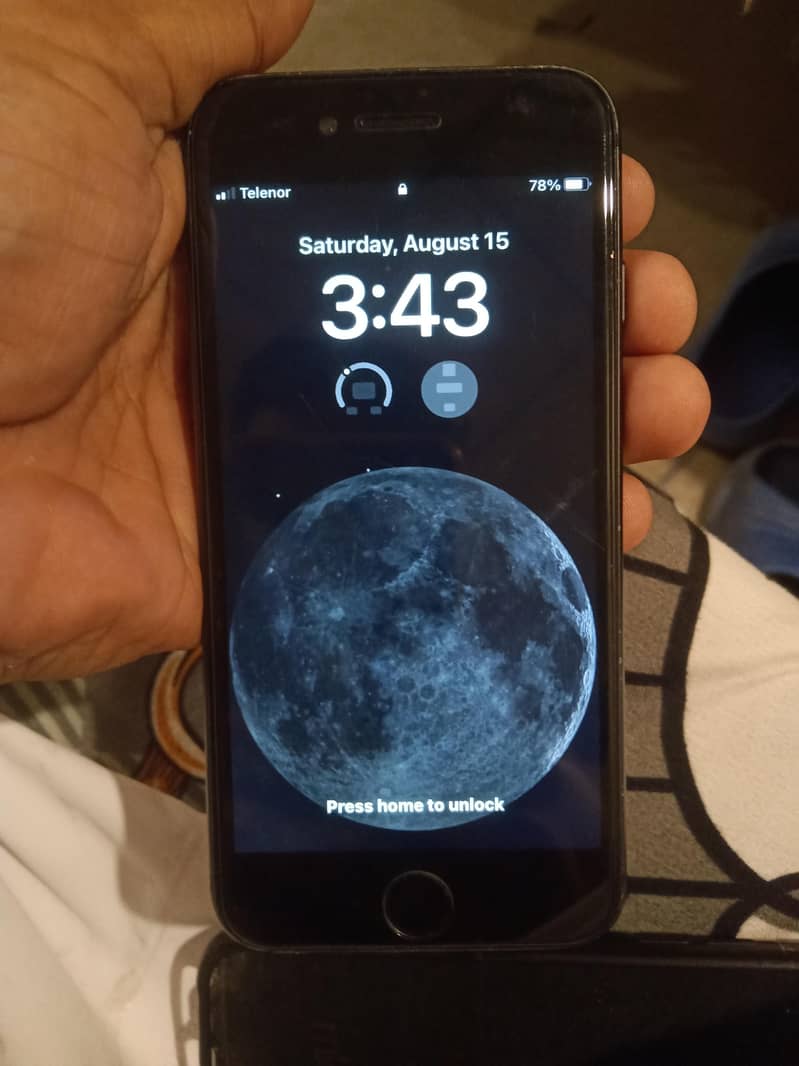 Apple iPhone 8 0