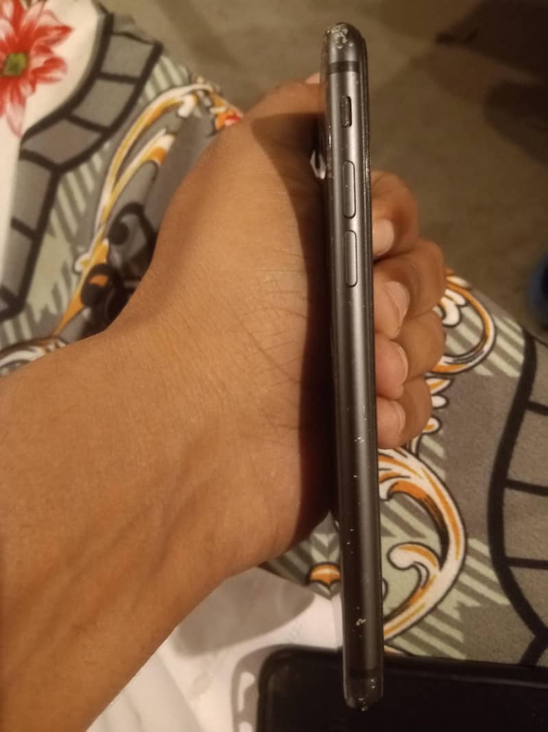 Apple iPhone 8 3