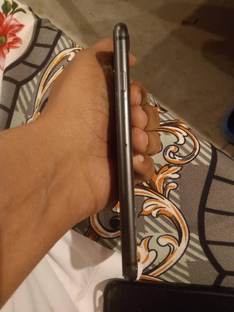 Apple iPhone 8 4
