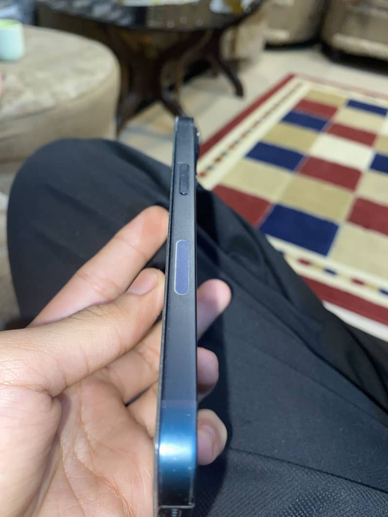 Apple iPhone 13 2