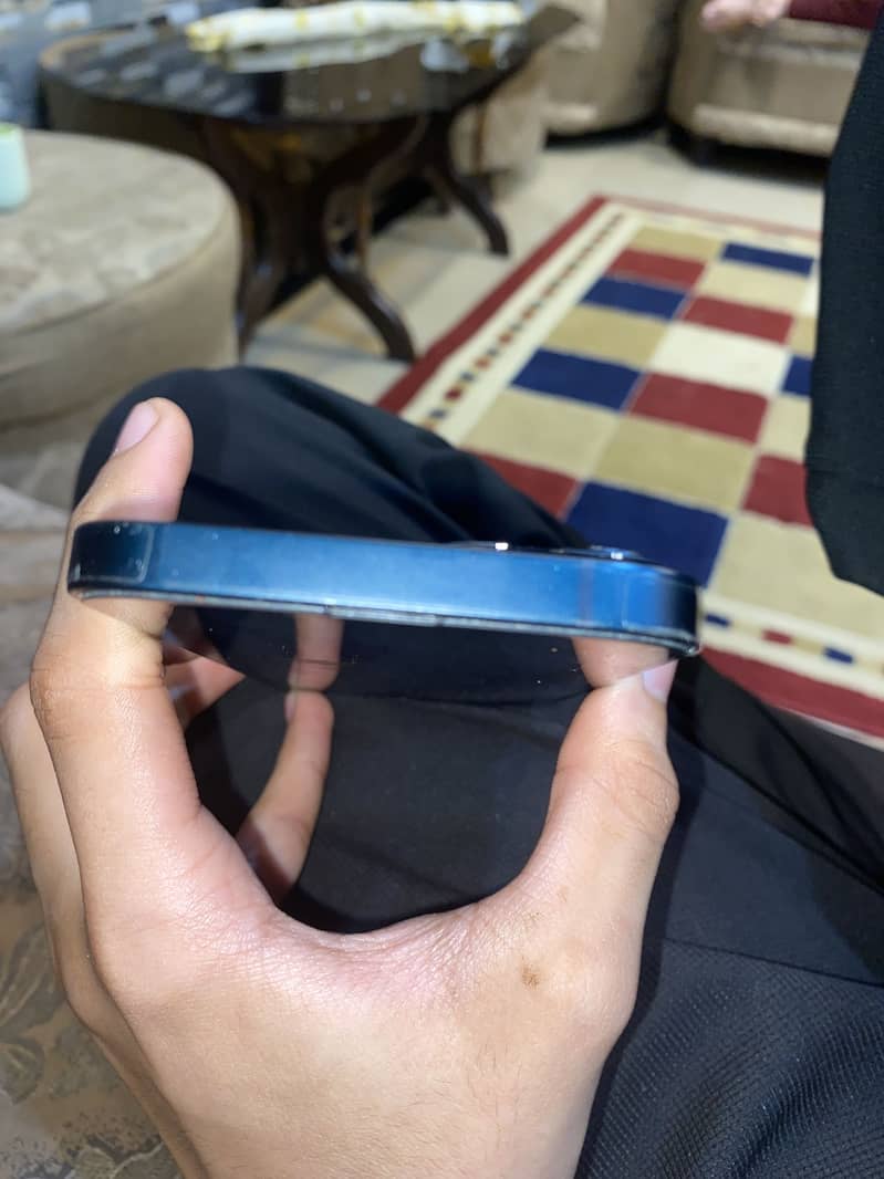 Apple iPhone 13 4