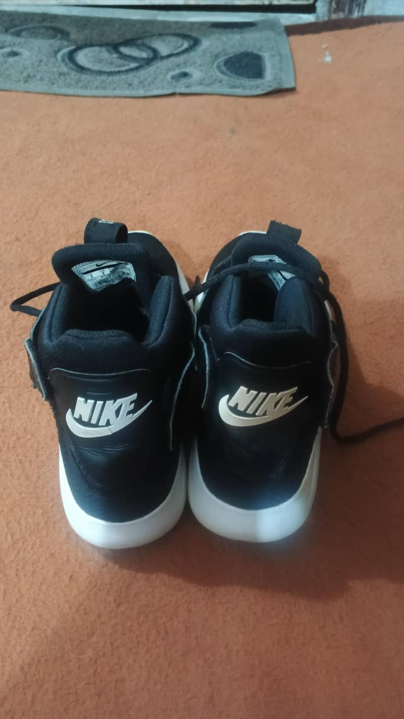 Incursion Mid Black 1