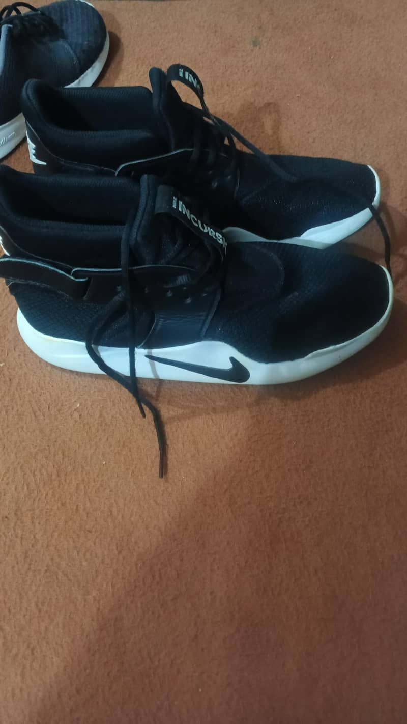 Incursion Mid Black 3
