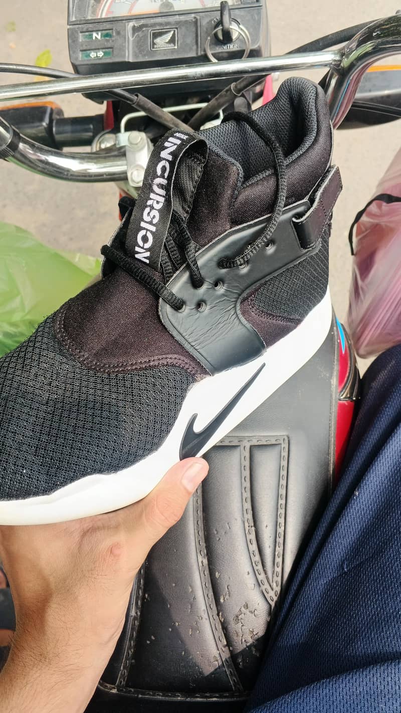 Incursion Mid Black 4