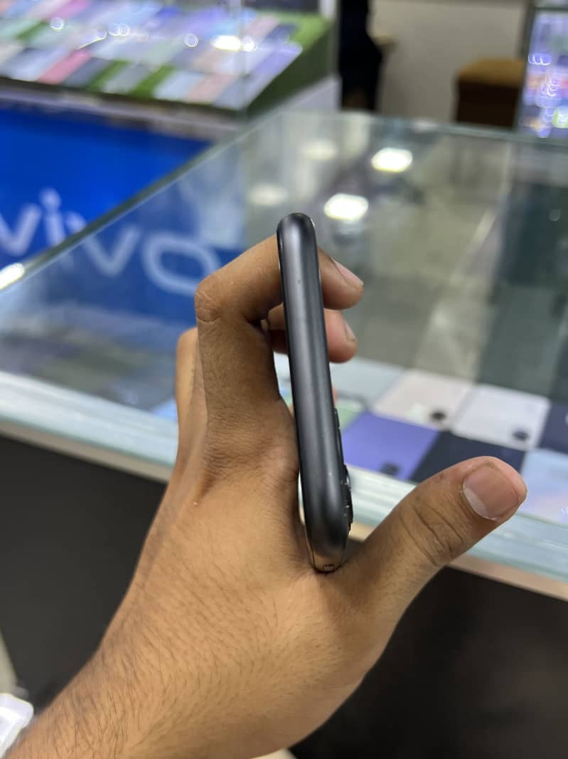 Apple iPhone 11 4