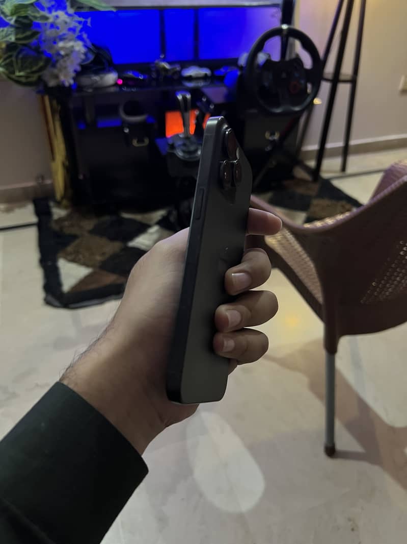 Apple iPhone 15 Pro Max 2