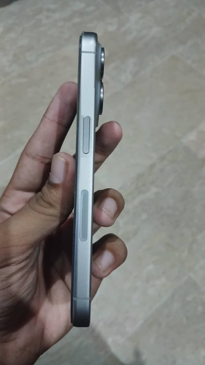 Apple iPhone 15 Pro 2