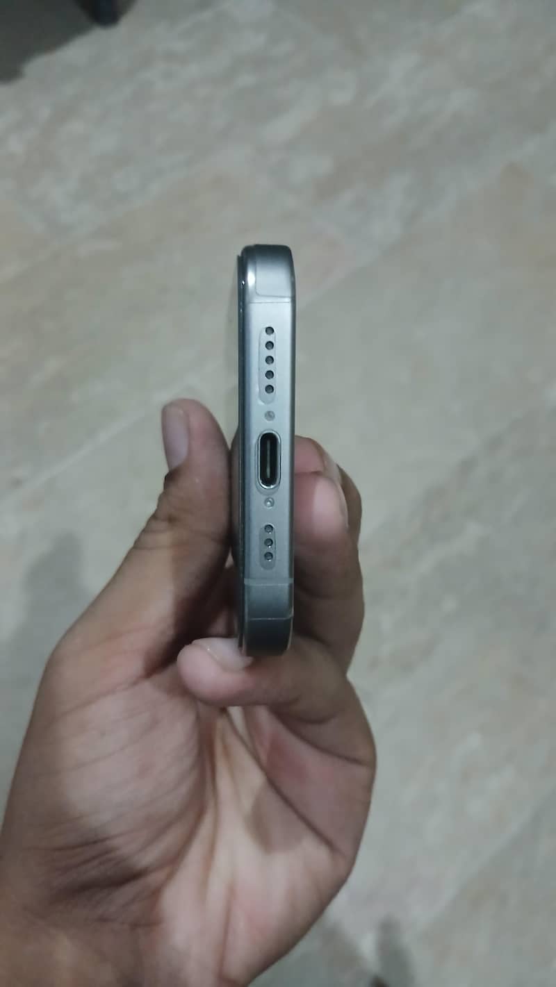 Apple iPhone 15 Pro 3