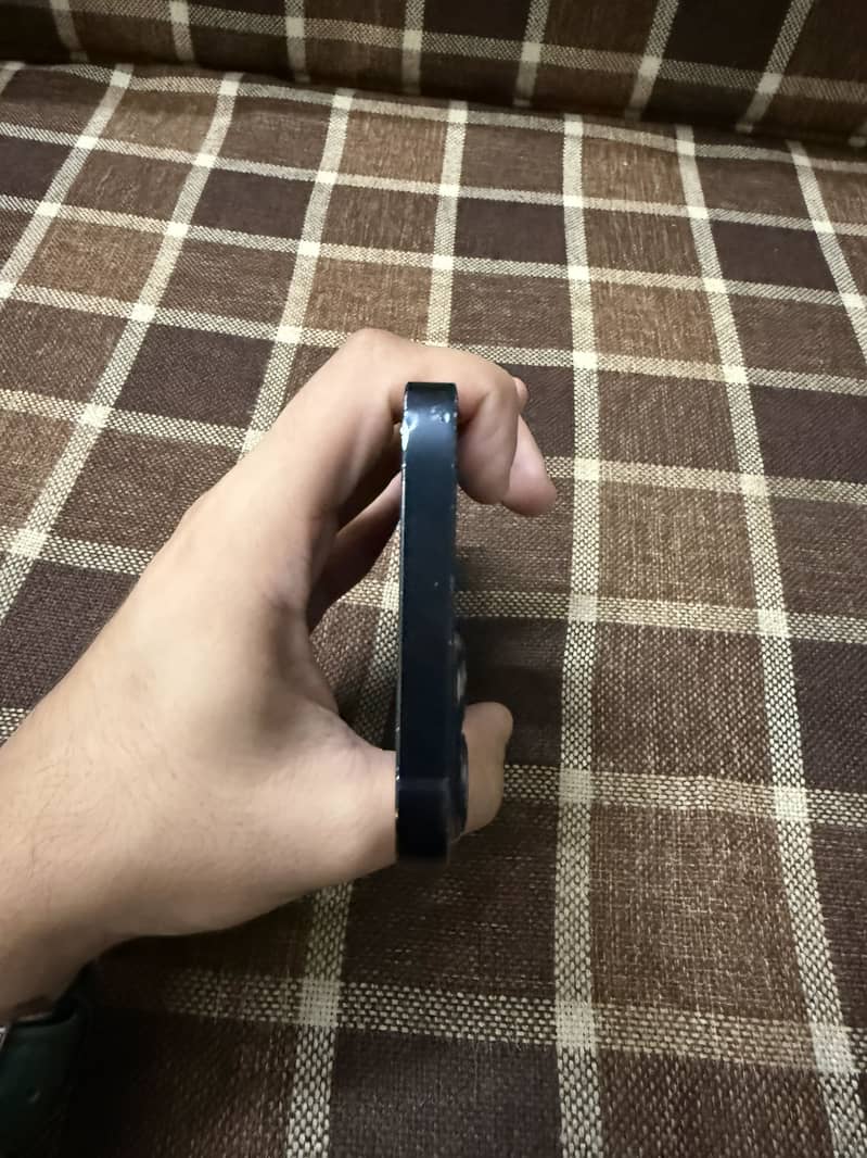 Apple iPhone 13 2