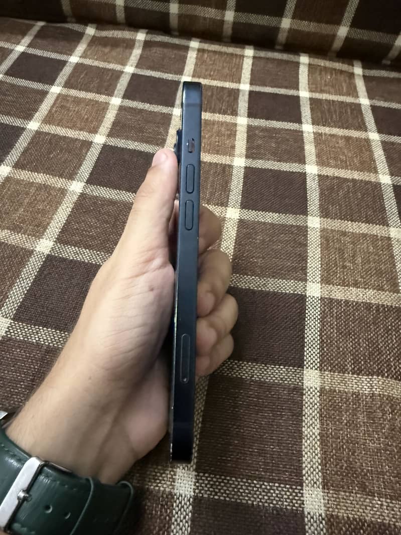 Apple iPhone 13 4