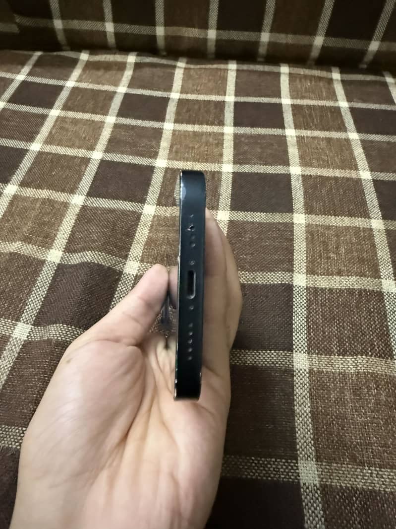 Apple iPhone 13 5