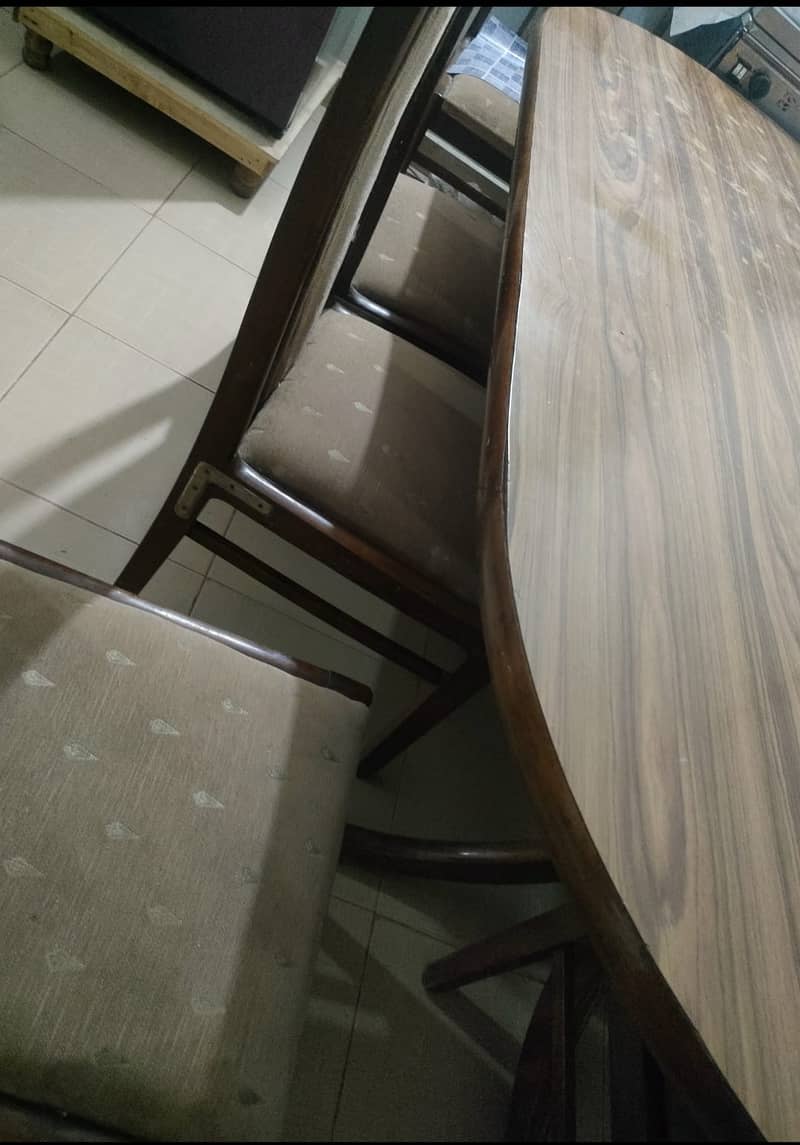 Table with five chairs 0