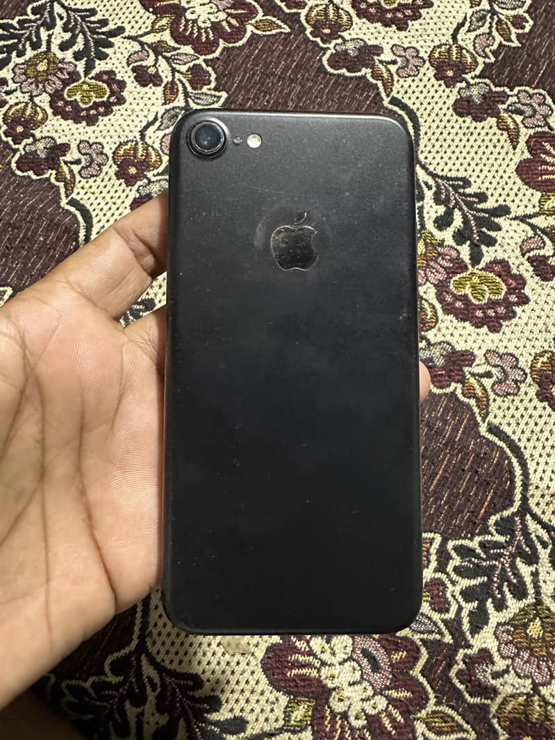 Apple iPhone 7 1