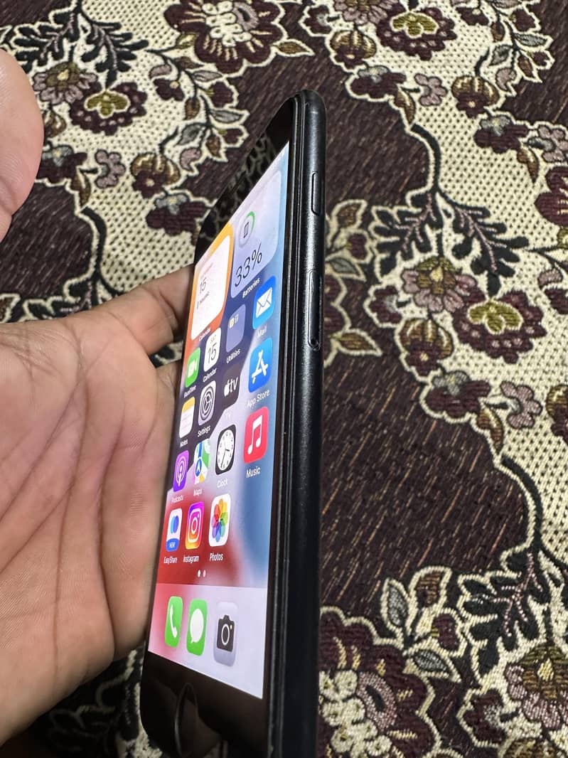 Apple iPhone 7 3