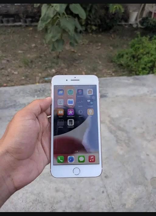 Apple iPhone 7 Plus 0
