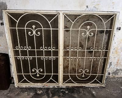 Urgent Sale Iron Window in low price