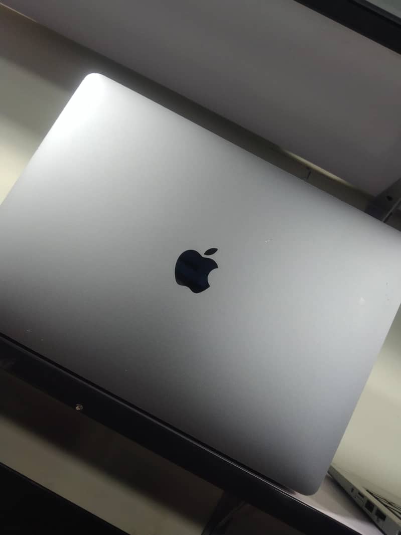 MacBook pro 2018 Model 0