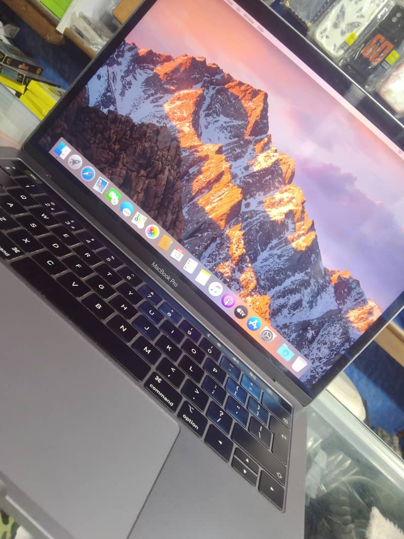 MacBook pro 2018 Model 1
