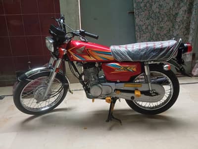 honda 125 26 model karachi number 4th month ki h 600km used bhot km us