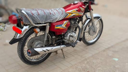 Honda 125 red colour