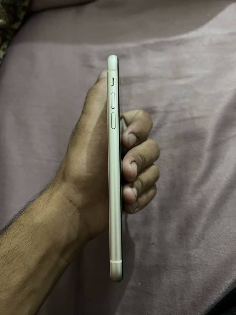 Apple iPhone 11 3