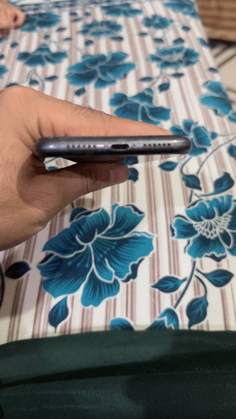 Apple iPhone 11 3