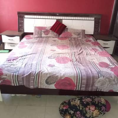 KING SIZE BED AND ALMARI