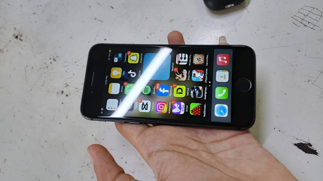 Apple iPhone 8 1