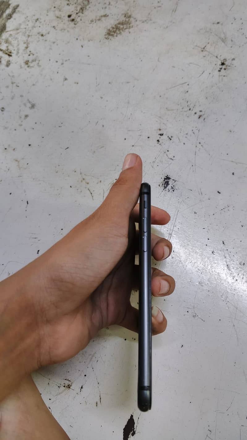 Apple iPhone 8 4