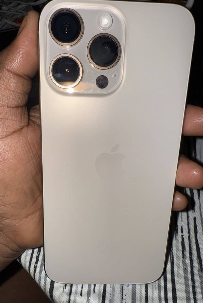 Apple iPhone 16 Pro Max 0