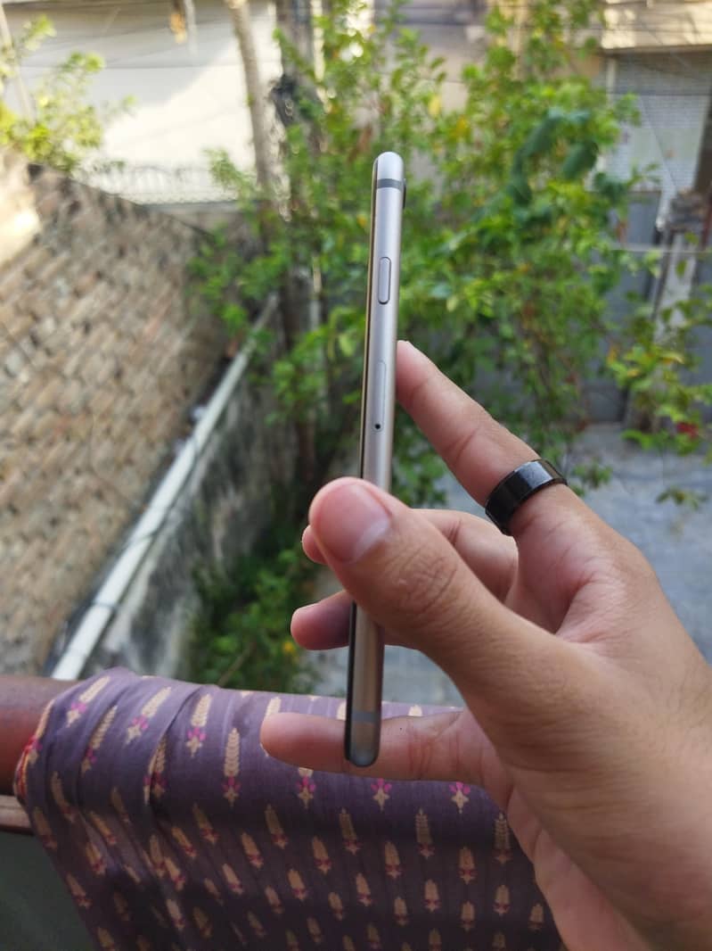 Apple iPhone 6S 2