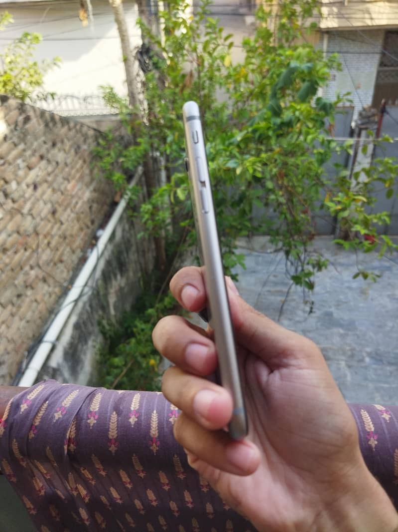 Apple iPhone 6S 5