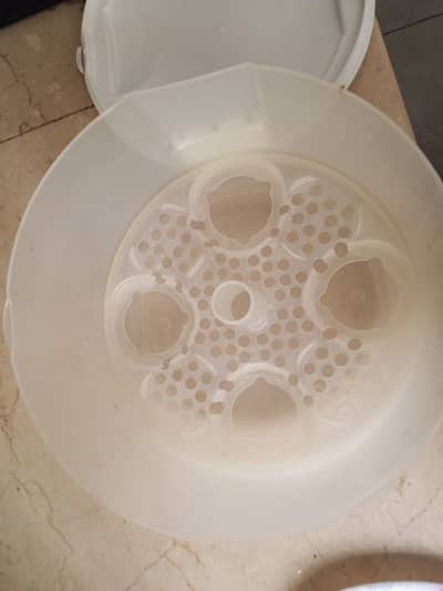 Kids bottle boiler with a capacity of 4 bottles