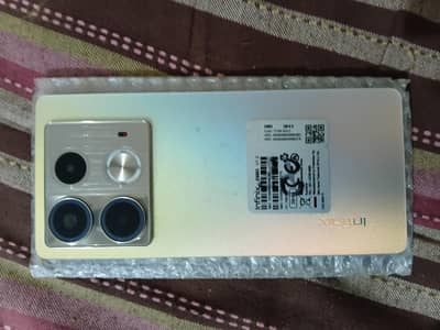 selling infinix note 40  orignal back glass golden
