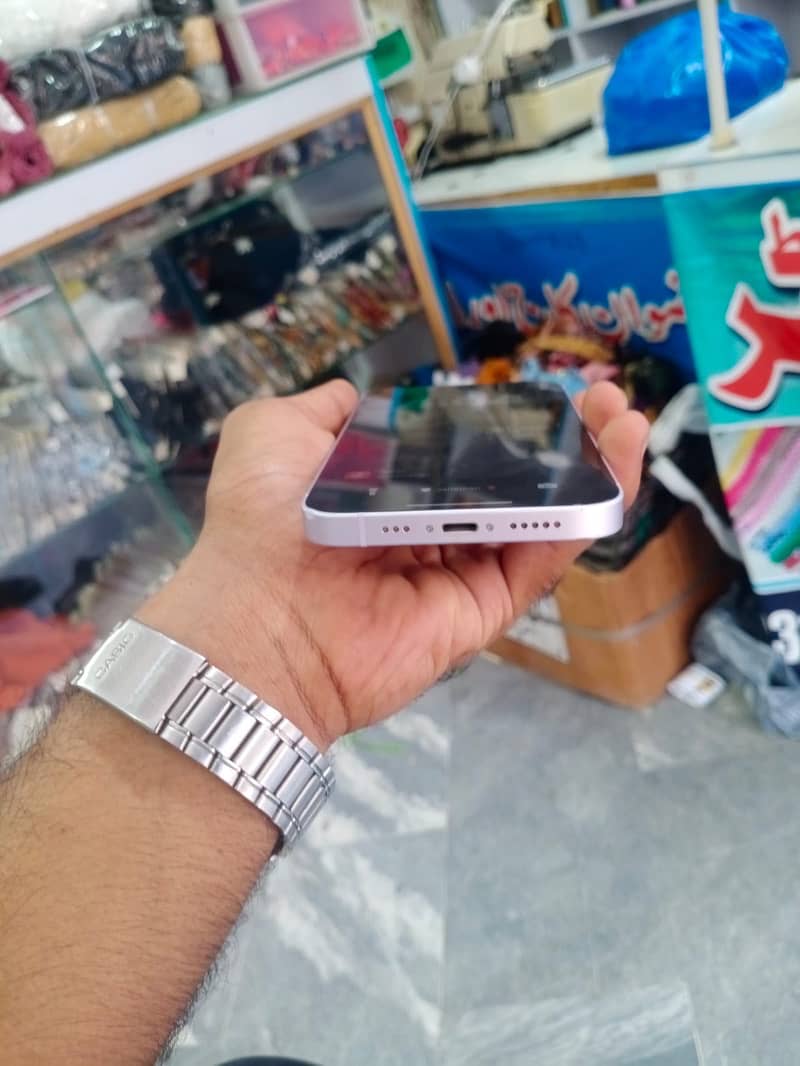 Apple iPhone 14 3