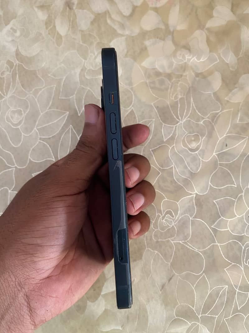 Apple iPhone 13 3