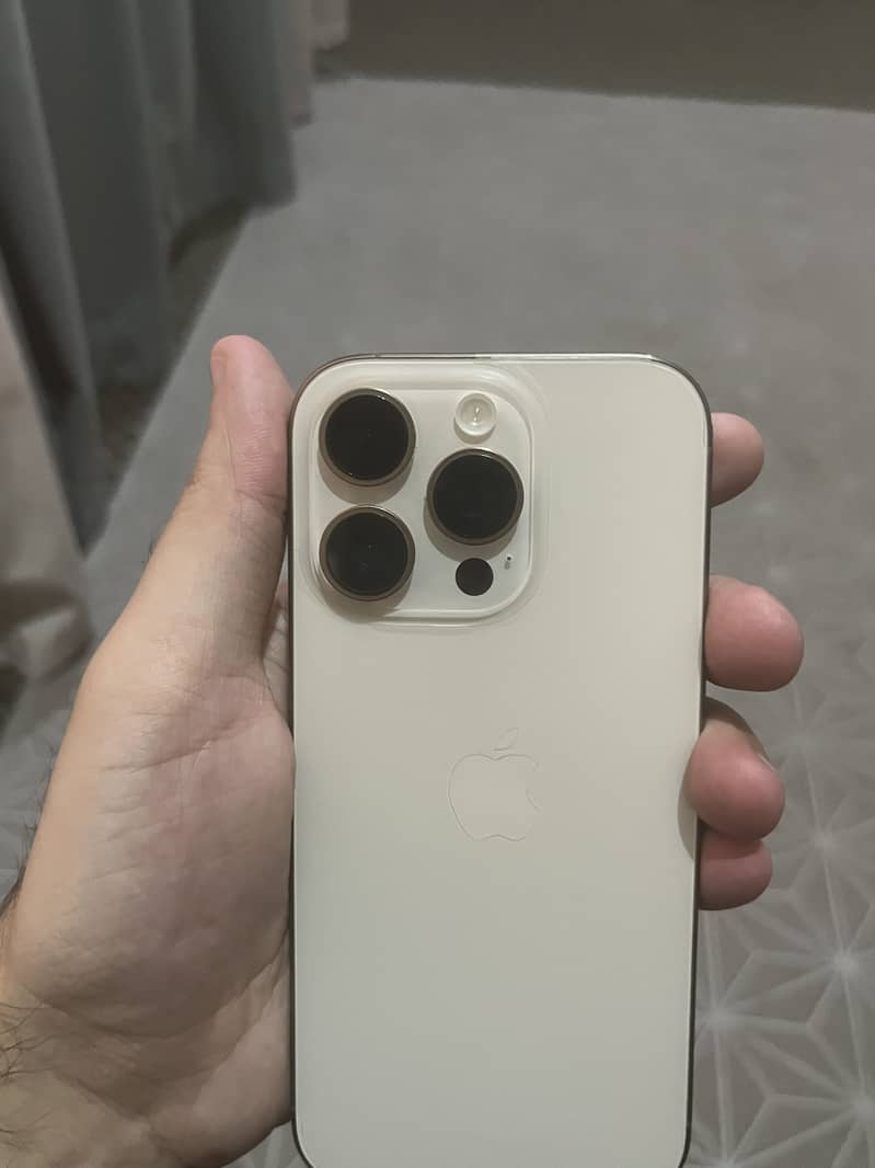 Apple iPhone 16 Pro 0