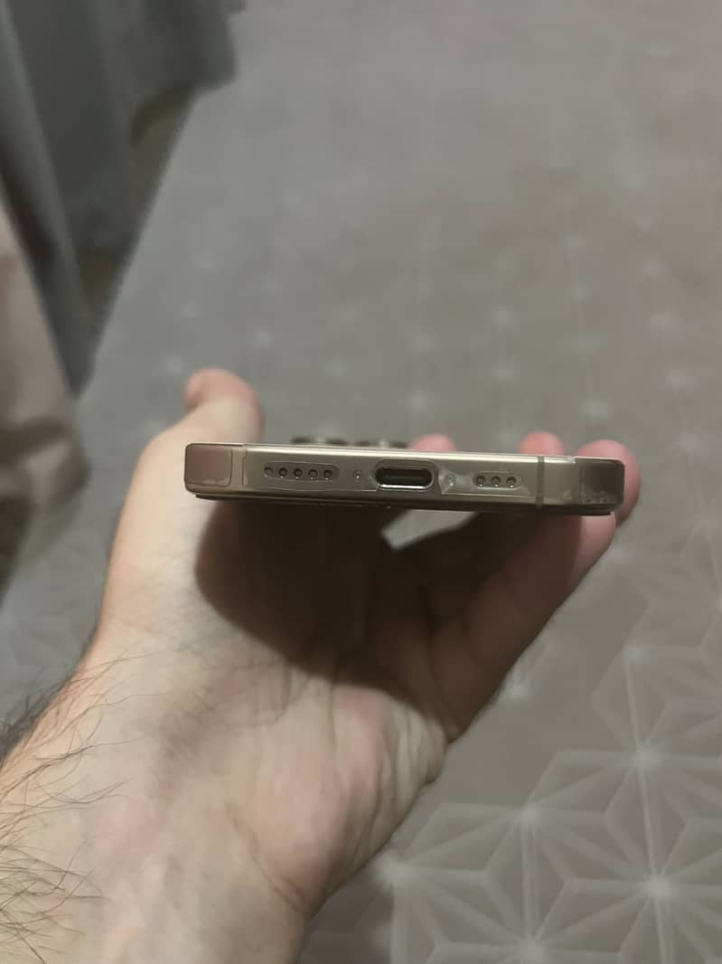Apple iPhone 16 Pro 5