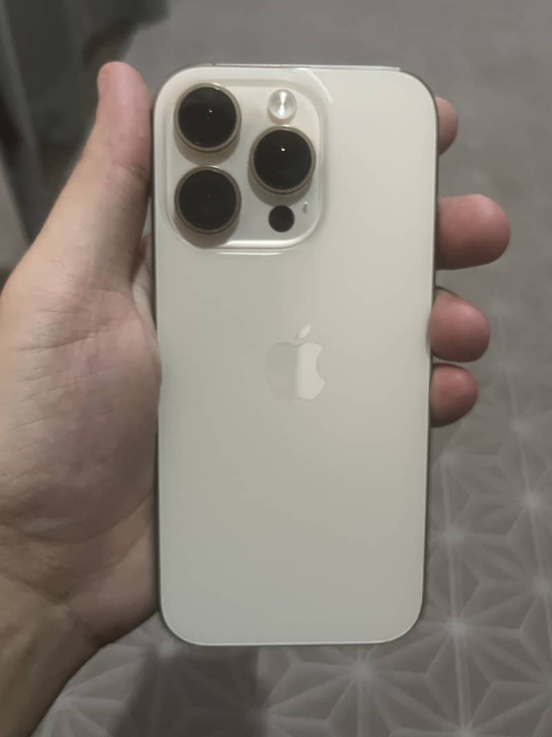 Apple iPhone 16 Pro 6