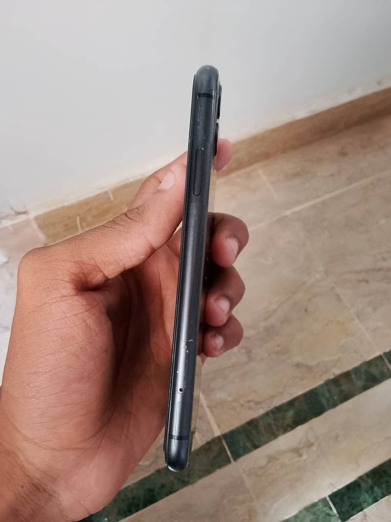 Apple iPhone 11 4